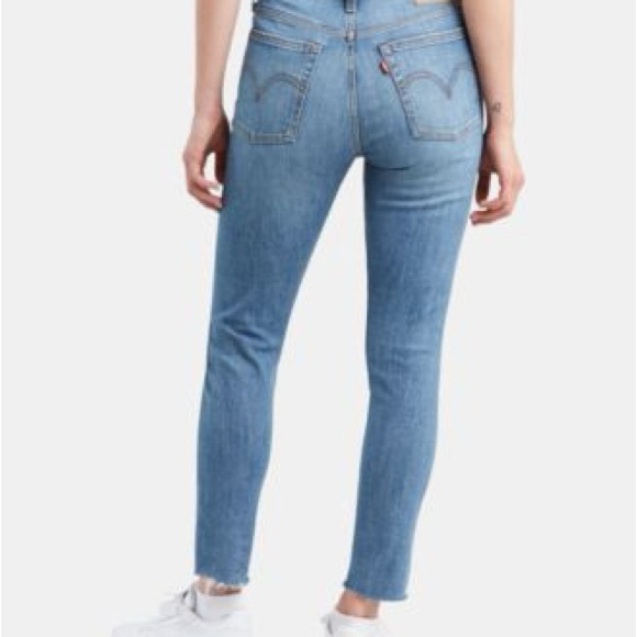 Levi's Women's Light Blue Wedgie Skinny Jeans - Picture 3 of 14